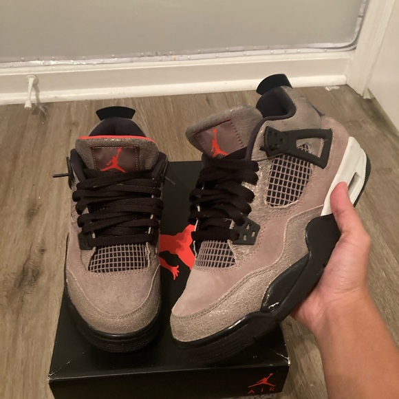COPY - Jordan 4s taupe haze GS - Picture 3 of 6